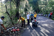 Kapolsek Sumber Jaya Bersama Masyarakat Gotong Royong Bersihkan Sampah