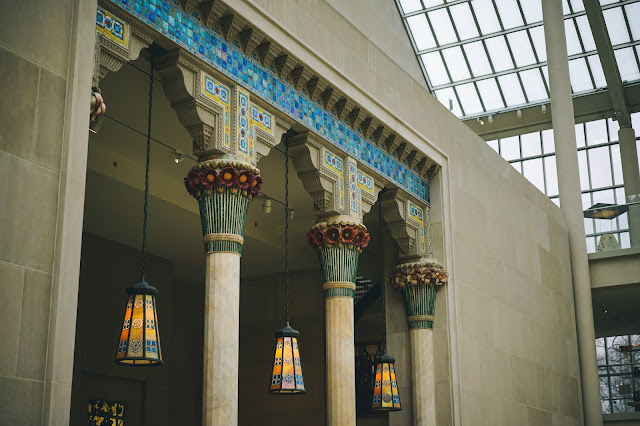 ローレルトン・ホールの正面柱頭（Architectural Elements from Laurelton Hall）