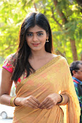 hebah patel cute half saree pics-thumbnail-33