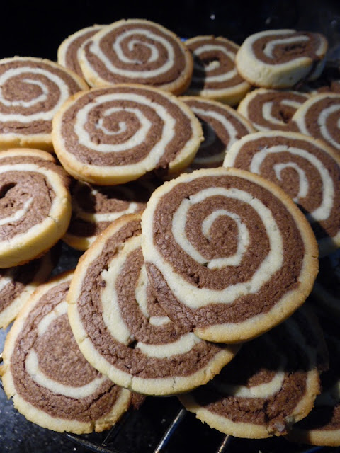biscuits pour le goûter roulés en forme d'escargots à la vanille et au chocolat