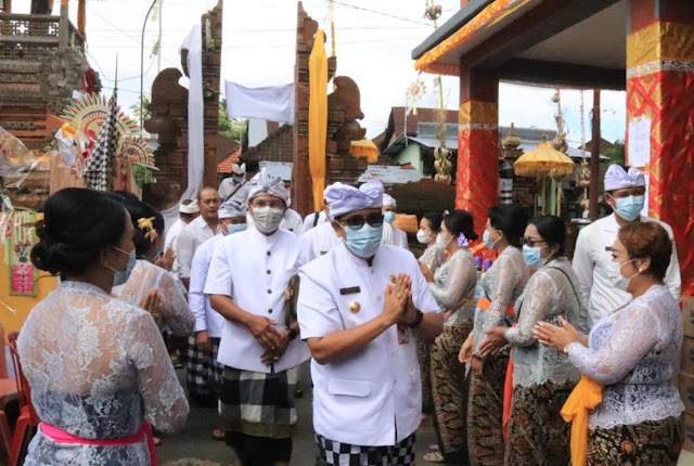   Bupati Tabanan hadiri Upacara Pujawali lan Upacara Manusa Yadnya ring Merajan Batur Kawitan Kebayan Wangaya Gede