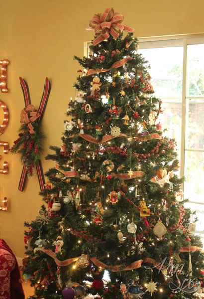 Country style christmas tree in browns and reds