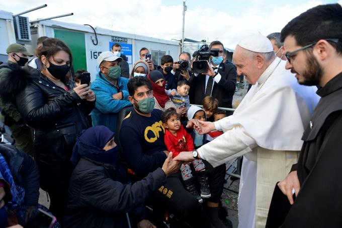 El papa Francisco visita la isla griega de Lesbos