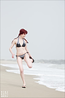 super-hot-susan_coffey-at-beach-in-swimshuit-beautiful-images