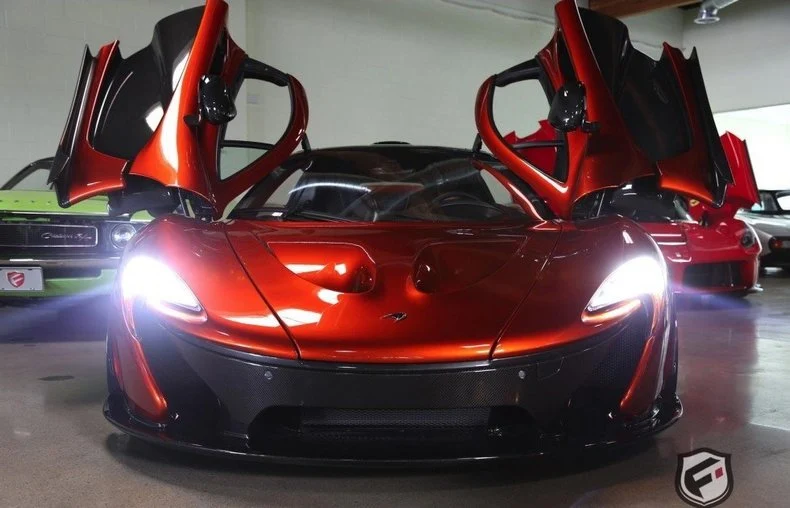 Bộ đôi siêu xe McLaren P1 và LaFerrari về một mái nhà chung