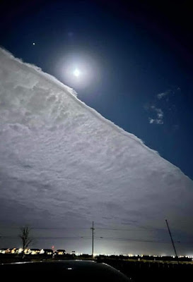 forme de nuage créée par les chemtrails