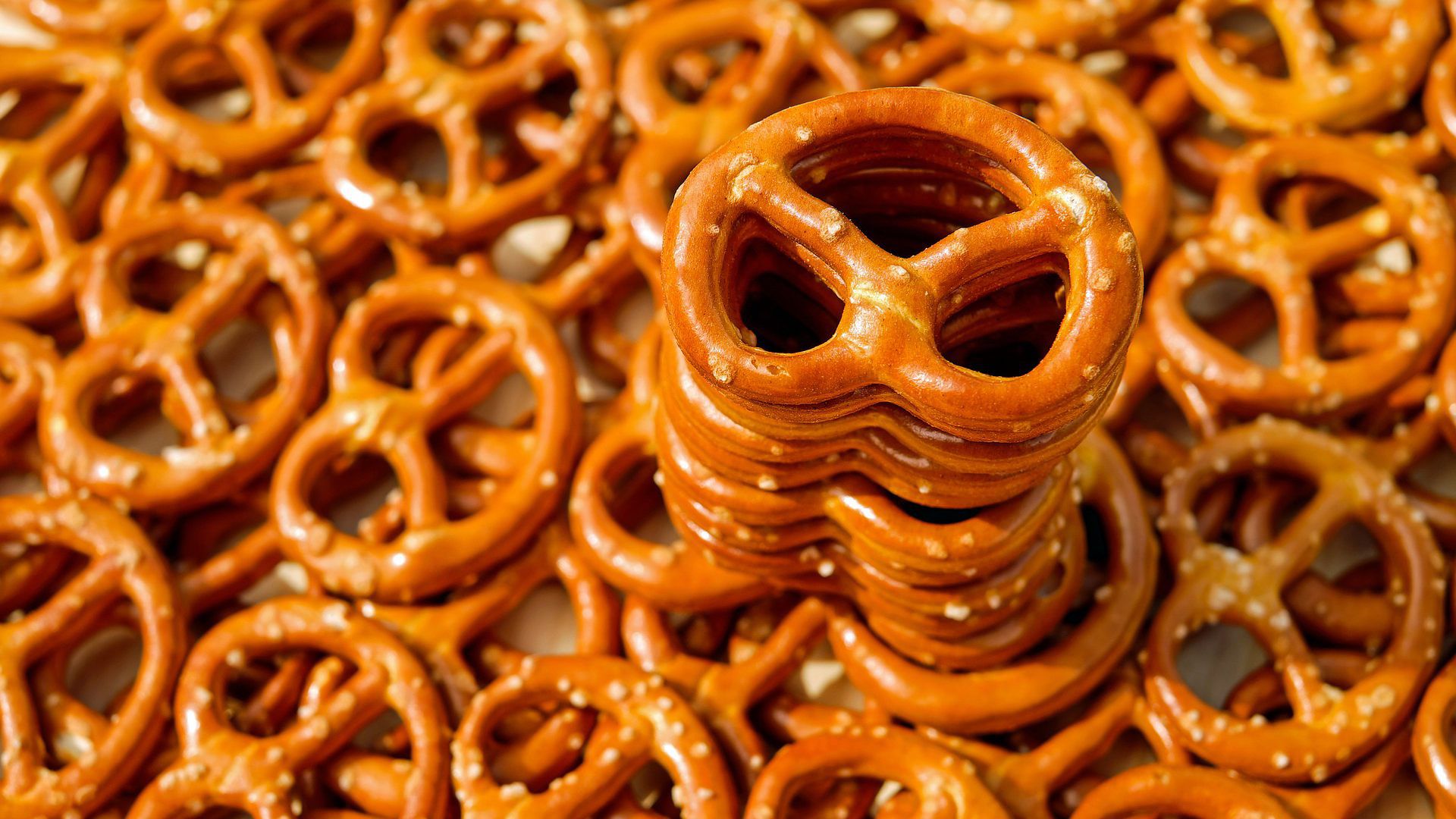 Los pretzels tienen un sabor particular, una especie de amargor que los distingue de otras masas y que queda genial, tanto en su versión salada como en la dulce.