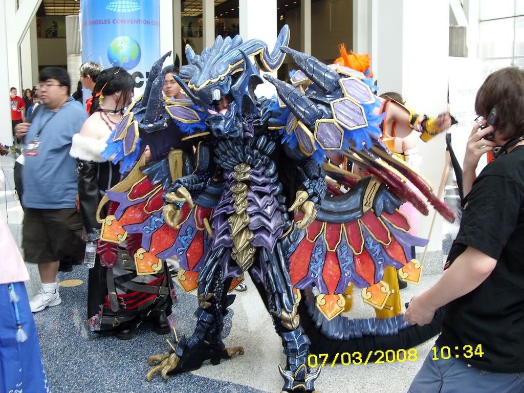  Bahamut weird cosplay 