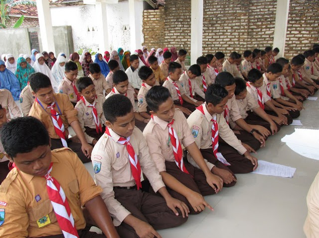 Sholat Jamaah dan Kemuliaanya