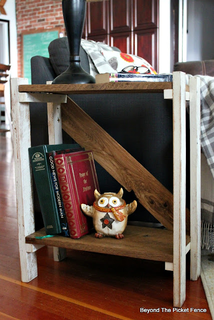 side table, family room furniture, rustic farmhouse, barnwood, salvaged wood,https://goo.gl/HQ8AGd 