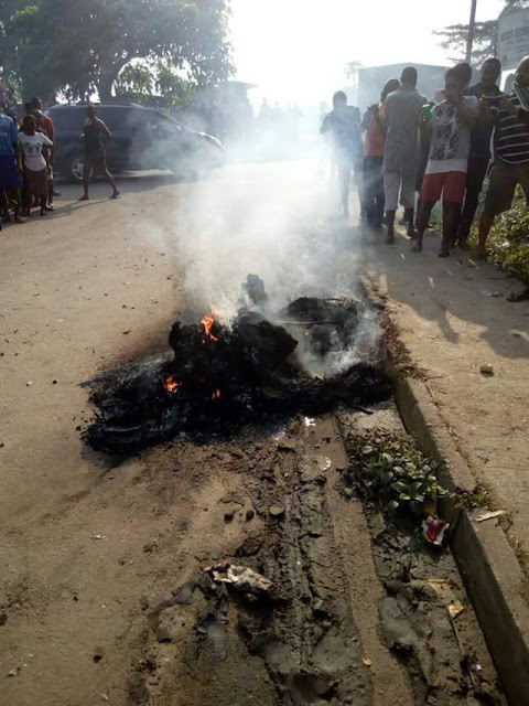  Photos: Angry mob set suspected kidnapper ablaze in Calabar