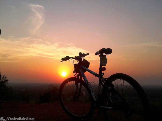 Saat di Rumah Dome, Goa Jepang, Sunset Candi Abang, dan Pantai Depok