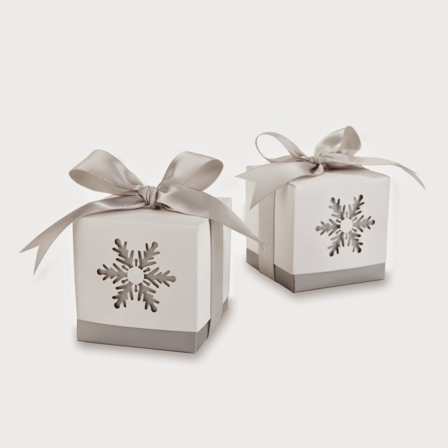 Planning a winter wedding? You'll love these snowflake wedding favors ideas from www.abrideonabudget.com.