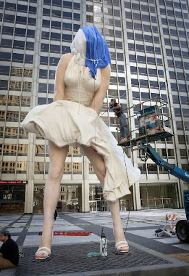 Patung Marilyn Monroe Setinggi 26 Kaki Di Chicago