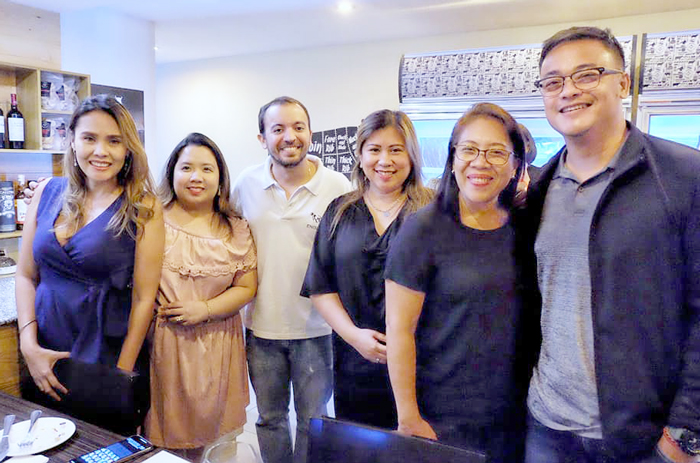 Davao lifestyle writers with   Engkanto Brewery co-owner and co-founder, Ian Paradies (middle in while)