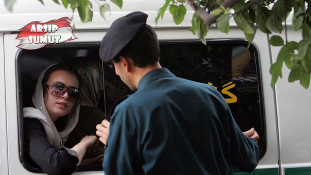 Apa Itu Polisi Moral Iran yang Bikin Geram Warga dan Demonstran?