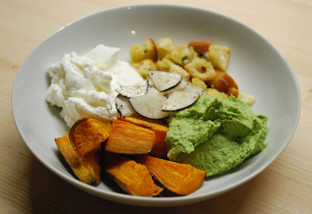 Buddha bowl patate douce-radis noir-houmous vert-croûtons-cébettes