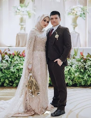 Baju pengantin hijab modern