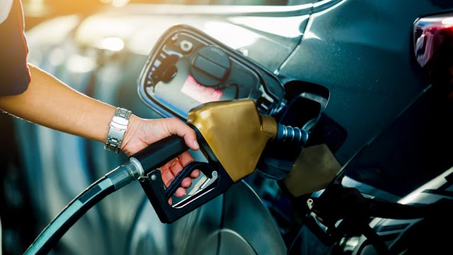 Gasolina baja casi 23 pesos de precio