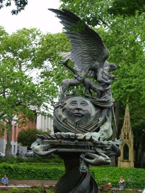 statue-at-st-john-the-divine