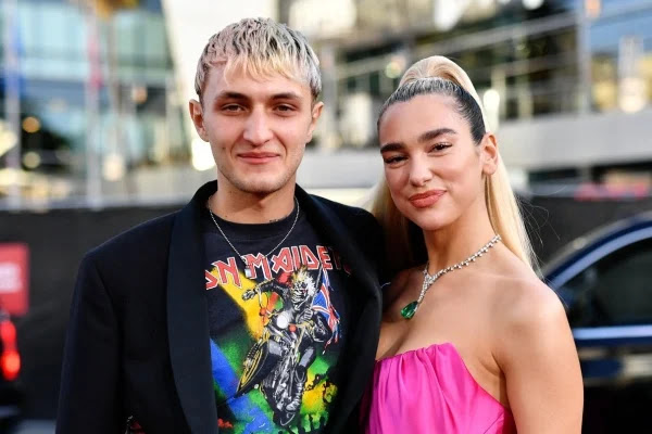 Seriouslah! Selain Anwar Hadid, 5 Selebriti Hollywood Ini Ambil Keputusan Tukar Agama?