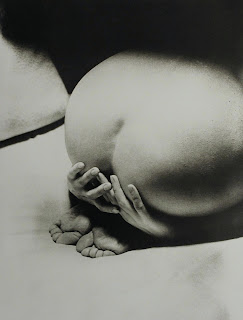 http://zagaiaemrevista.com.br/a-reza-1930-man-ray-ou-como-contar-os-dedos-do-pe-com-o-proprio-cu/