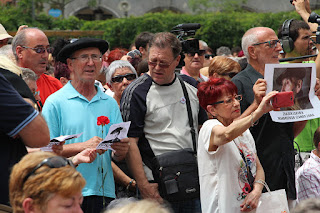 Miles de personas participan en el homenaje póstumo a Periko Solabarria