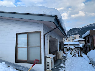 2階の屋根の軒下付近