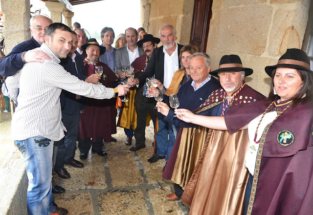 O Presidente da Deputación e alcaldes da comarca non faltaron á cita da XXXIII Festa do Viño de Barro.