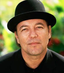 Foto de Rubén Blades con sombrero negro
