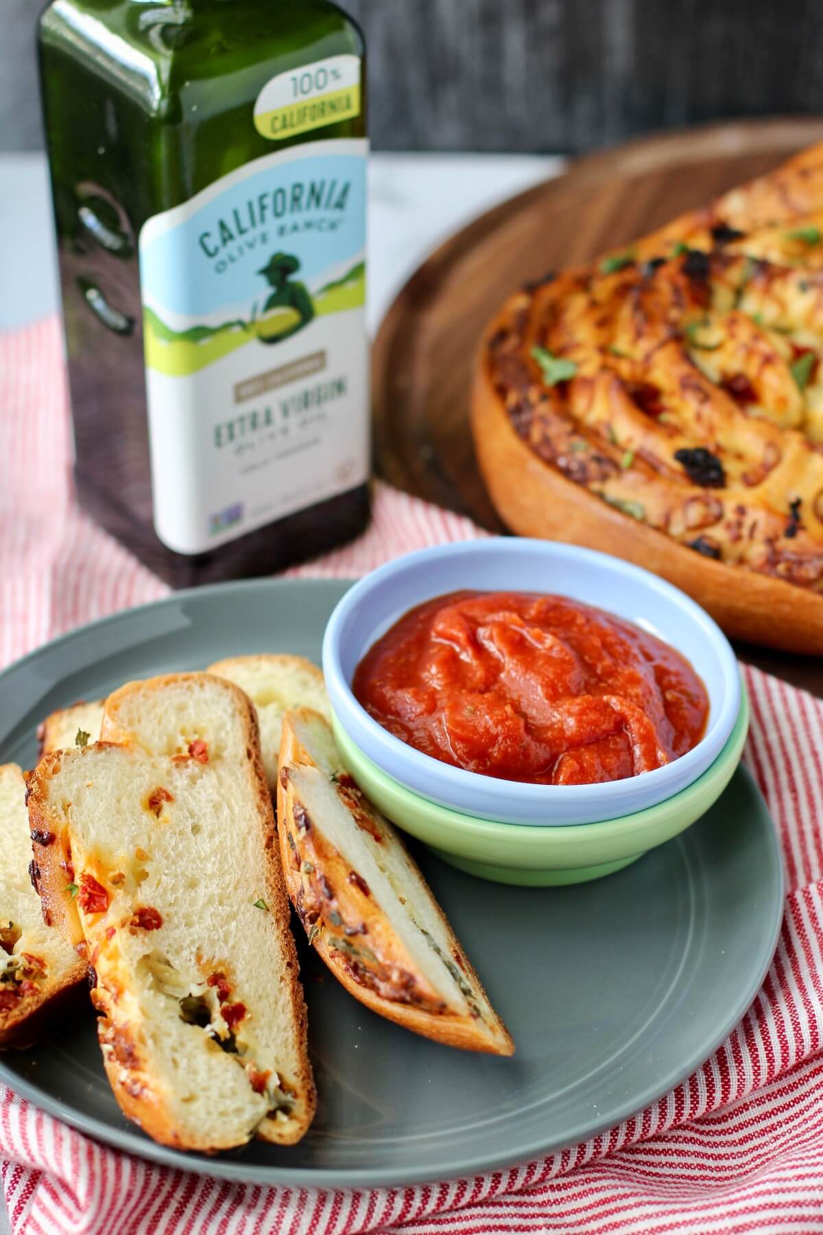 Tomato, Basil, & Garlic Filled Bread (Pane Bianco) with sauce