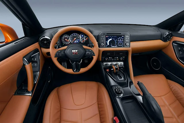 Nissan GT-R 2017 - interior