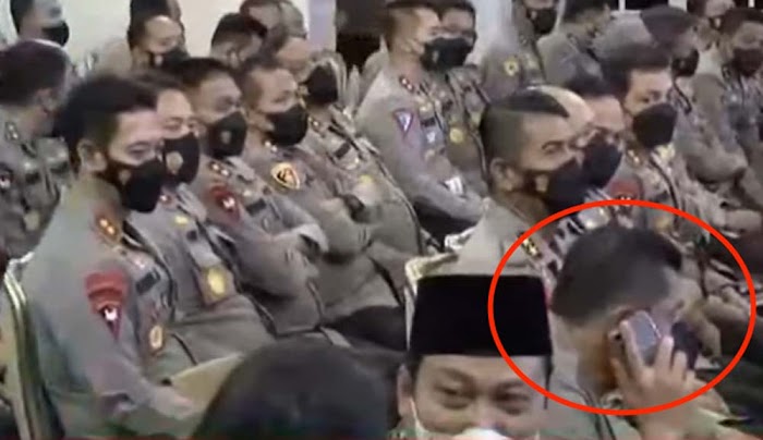 Kapolda Irjen Fadil Diduga Asyik Nelpon saat Jokowi Larang Bawa HP di Istana
