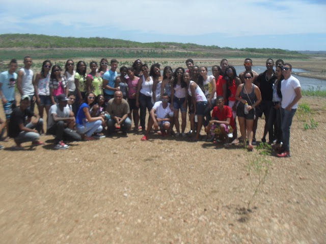 Professor Borges, visita cidade de Canudos com os alunos do Edgard Santos