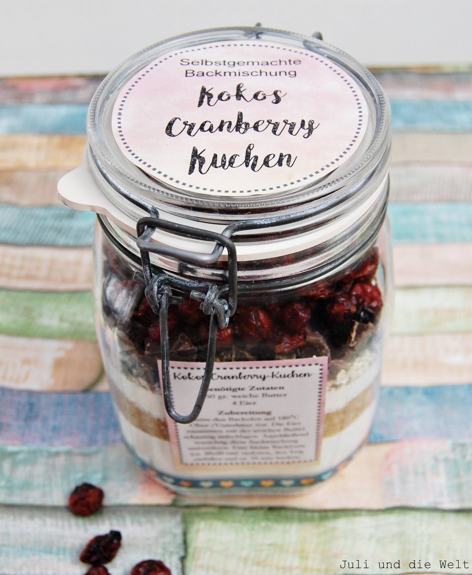 Selbstgemachte Backmischung im Glas: Kokos-Cranberry-Kuchen zum Verschenken