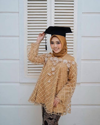 model kebaya wisuda muslim terbaru