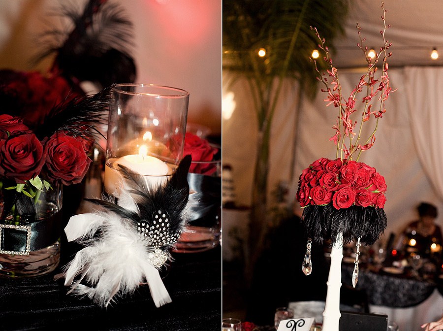Feathers and red roses centerpieces are evoking a subtle victorian boudoir