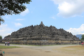 5 Reasons Why Indonesia Is On My Travel Bucket List - Borobudhur temple