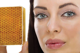 How Applying Honey to Your Face Can Help Your Skin