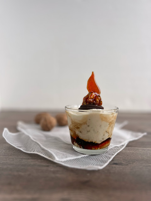 Tiramisu alle noci con caramello salato