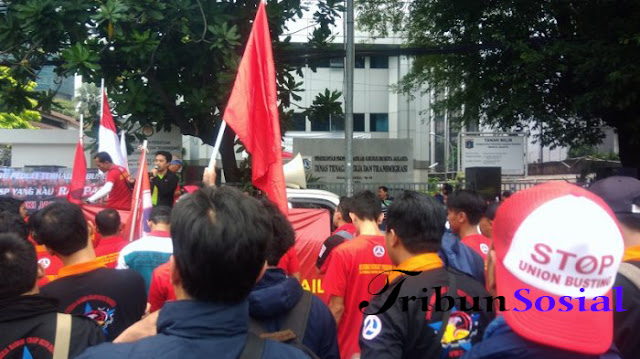 Buruh Sektor Ritel Ancam Duduki Disnaker Jakarta Jika Tak Ada Peraturan Baru