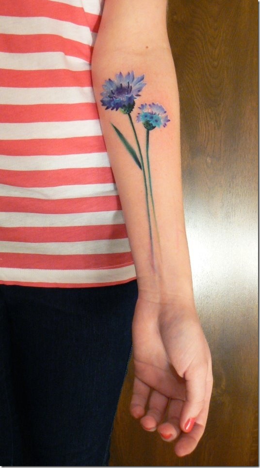 adorables_fleurs_bleues_de_tatouage