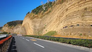 伊豆大島を走り尽くすサイクリングコース。伊豆大島をグルっと一周する伊豆大島一周道路は約46.6kmと日帰りでも走行可能です。時間と体力の都合が付けば裏砂漠や山頂口展望台にも寄っていきましょう。行きが夜行便の格安切符で行くと8時間くらいの活動時間が取れます。