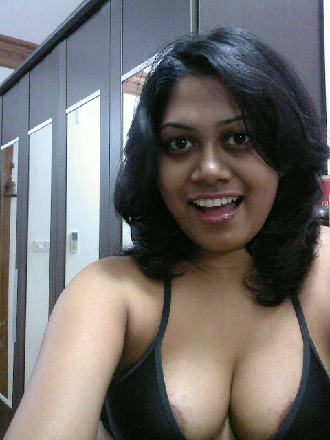 Big Boobs Indian Aunty Selfshot - Desi Indian Aunty Pics