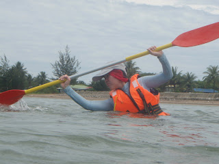 Uchu Manang Buban Kayak di Pantai Puteri Santubong Uchu Manang Buban Kayak di Pantai Puteri Santubong