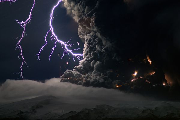 iceland volcano 2010 facts. Volcano Lightning in Iceland