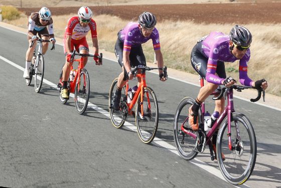 Los dos ciclistas del Burgos - BH, Ezquerra y Smit, se metieron en la fuga de la 4ª etapa de la Vuelta