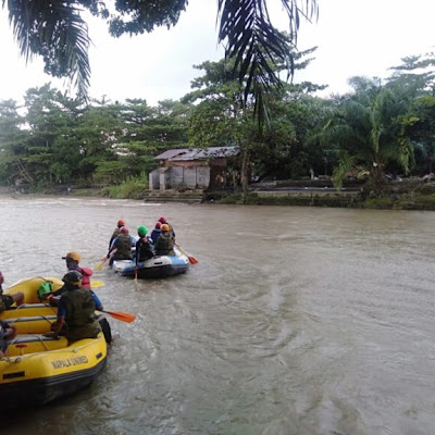 Yonmarhanlan I Belawan Terjunkan Tim SAR Cari Korban Banjir