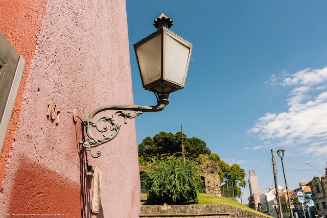 Réplicas dos lampiões do primeiro sistema de iluminação pública de Curitiba