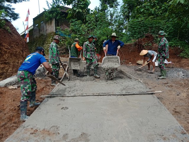 Pembuatan Rabat Beton Terus Dipacu Agar Bisa Selesai Tepat Waktu.